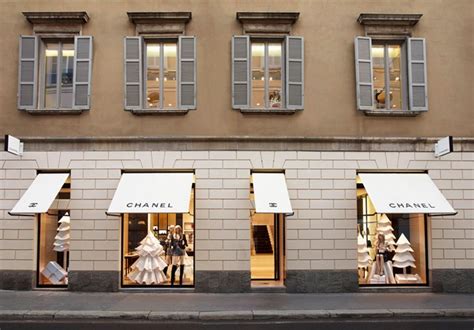 boutique chanel milano orari|Chanel italy locations.